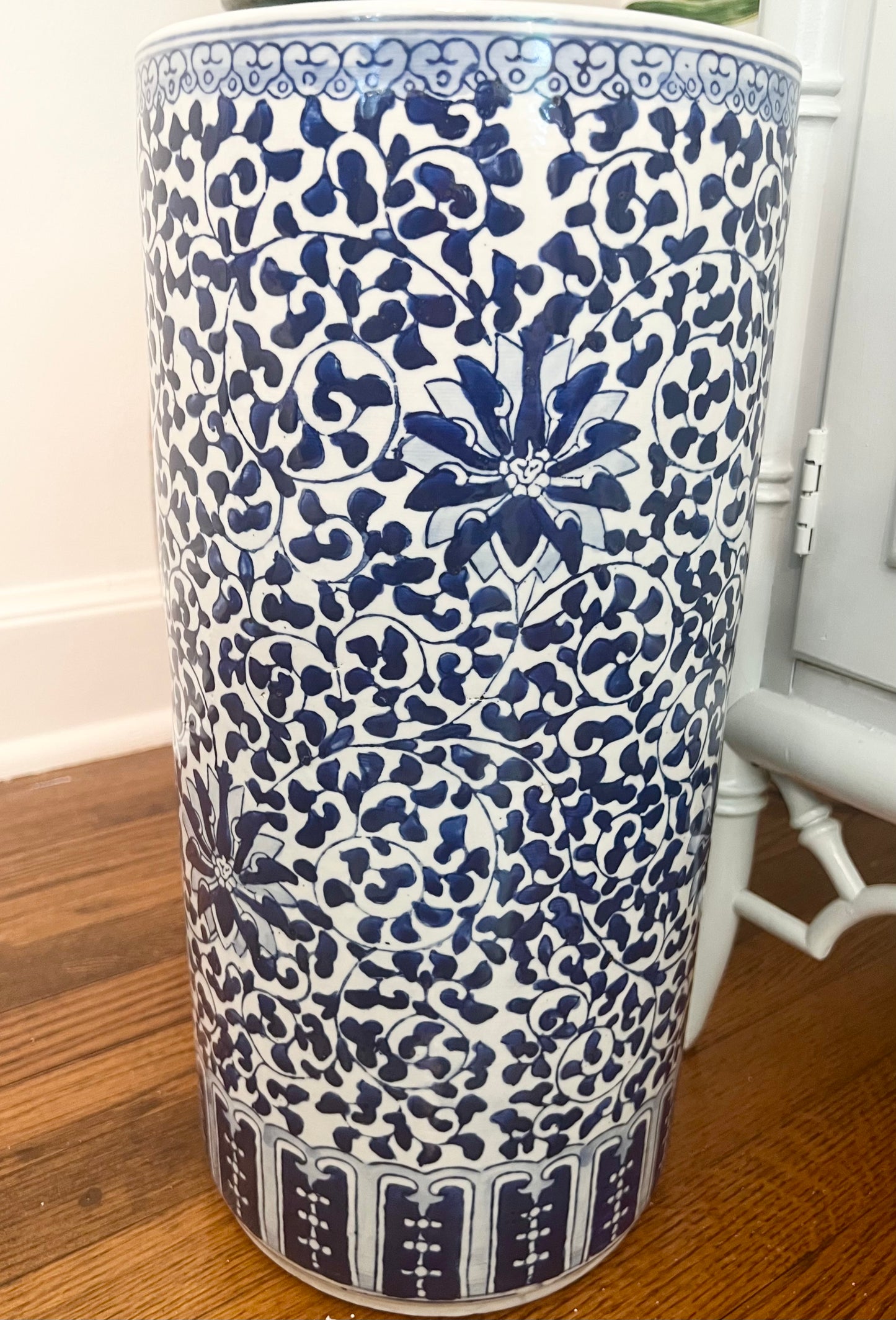 Vintage Blue and White Classic Chinoiserie Umbrella Stand / Planter