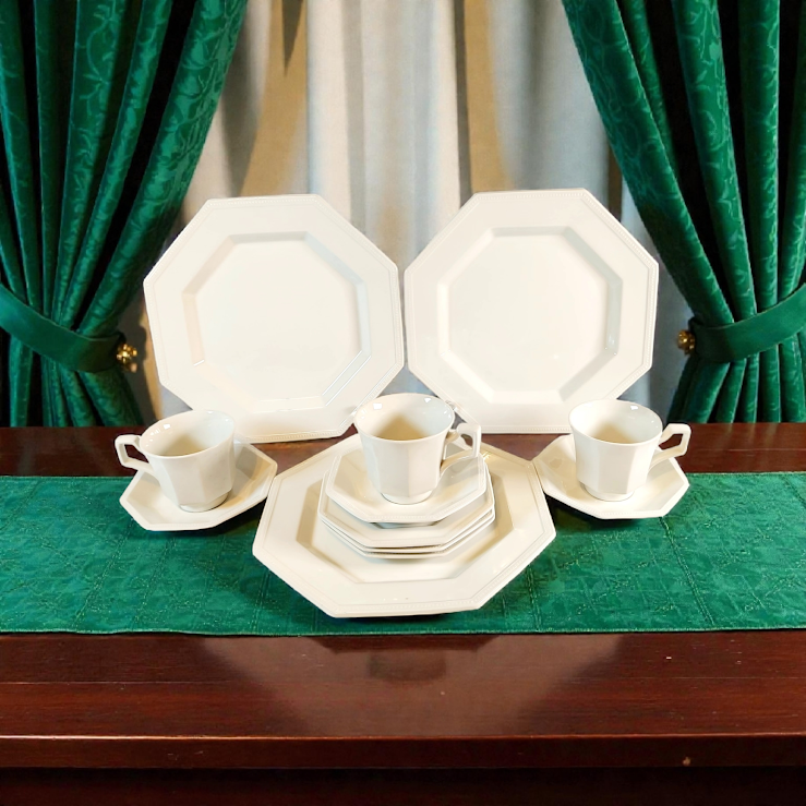 Vintage Johnson Bros. Heritage White Ironstone China! 12pc. set