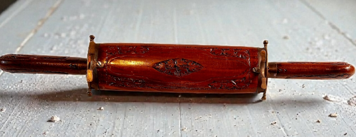 Vintage Hand Carved Cutlery Set. Beautiful Craftmanship!!