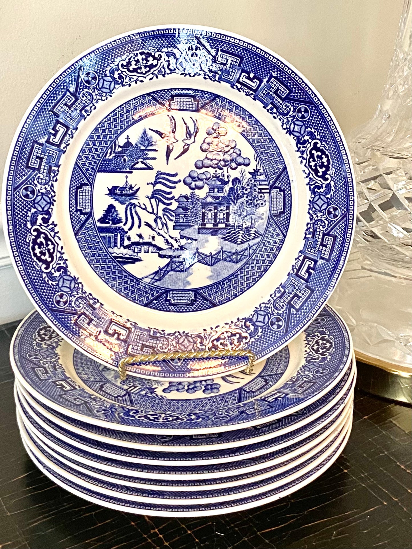 Set of 8 vintage Blue Willow plates