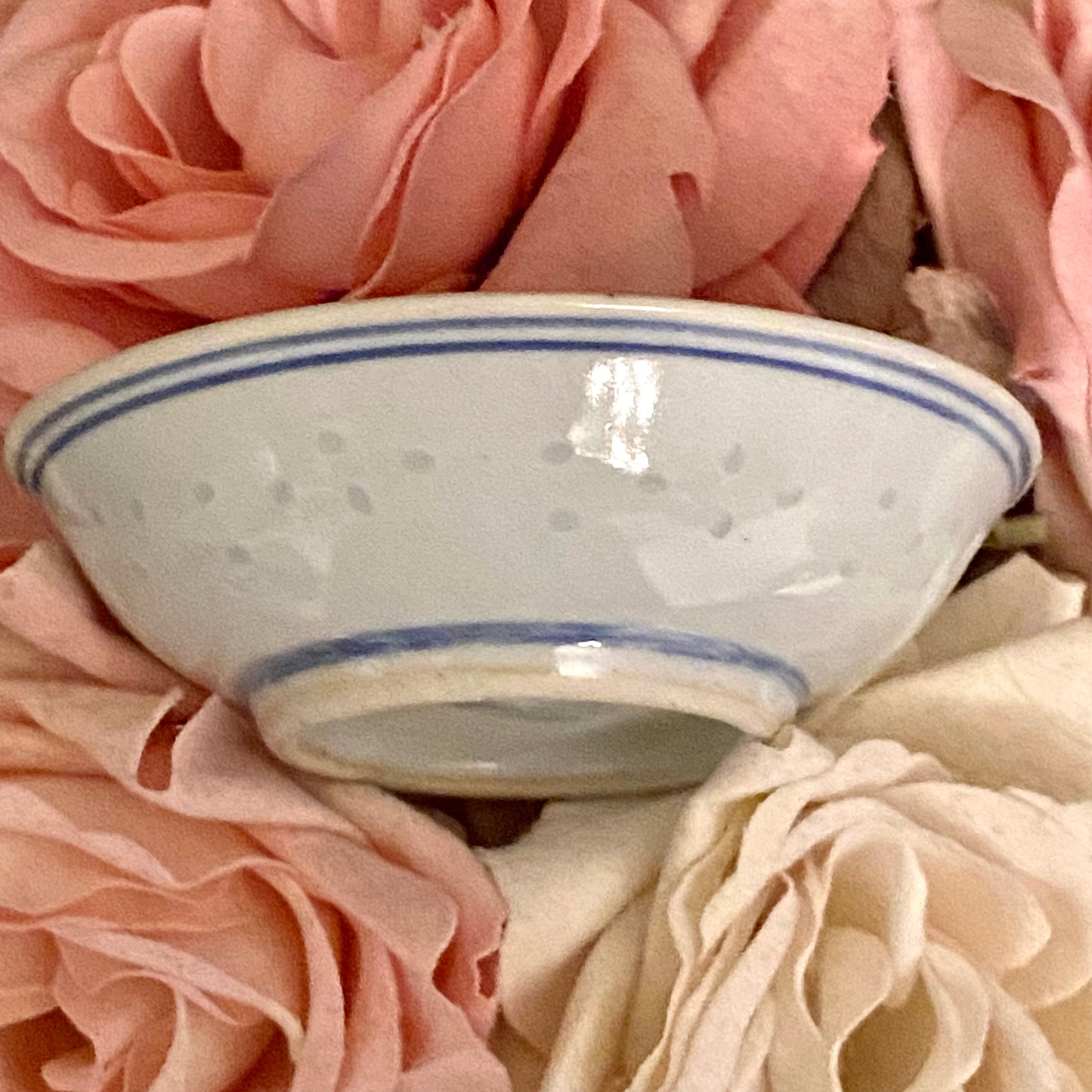 Precious vintage blue and white chinoiserie porcelain trinket dish