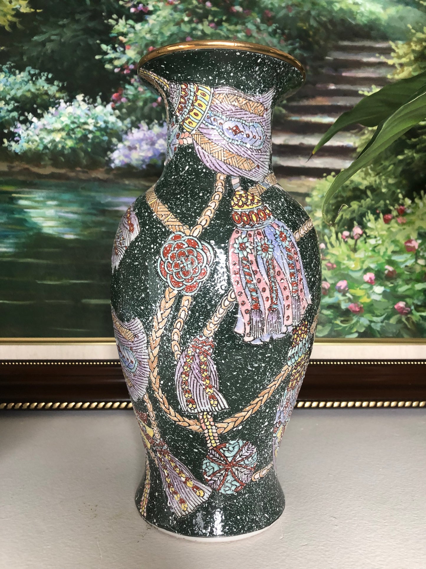 Vintage Green Speckled White 12” Vase with tassel design- Excellent condition!