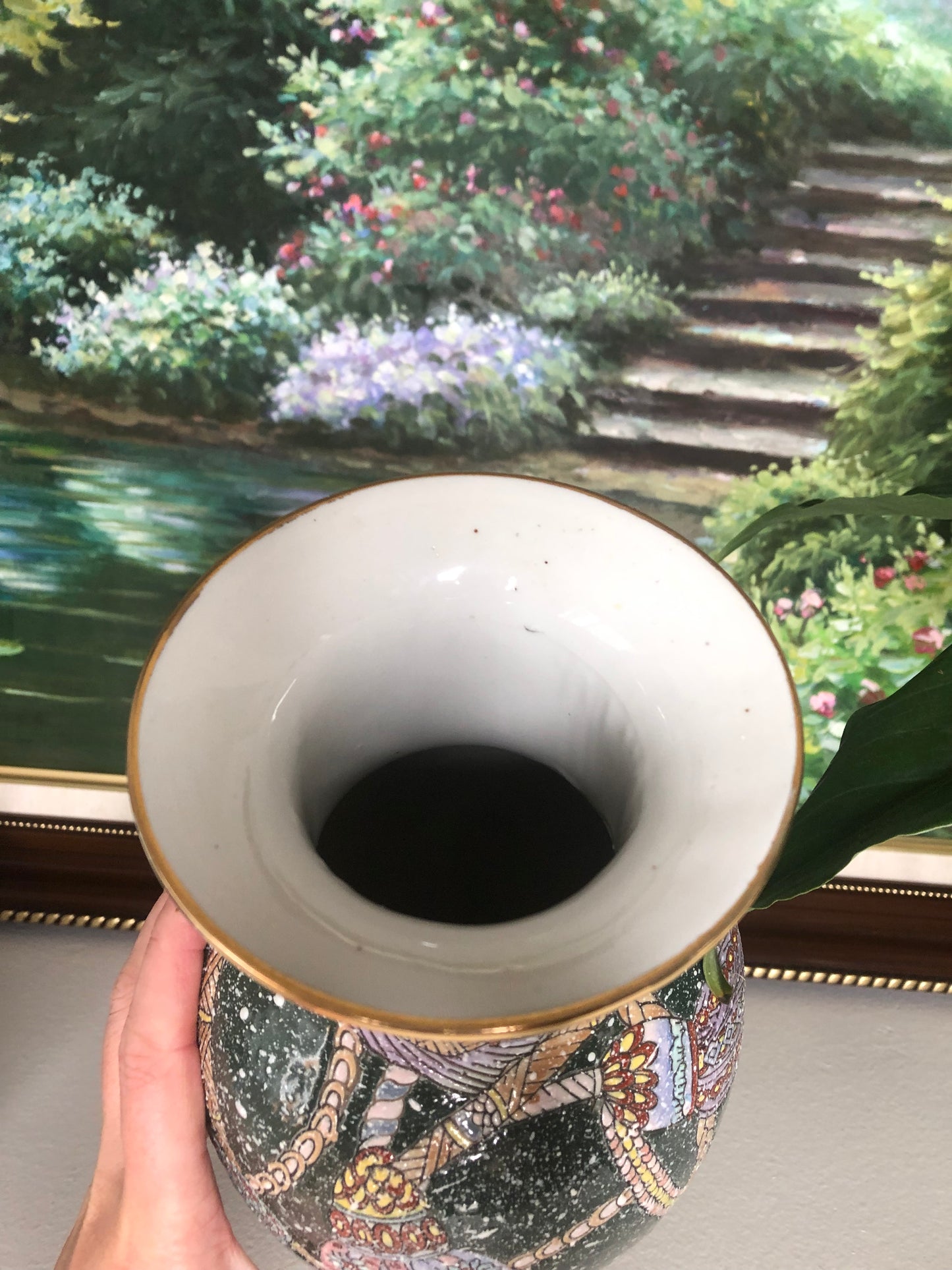 Vintage Green Speckled White 12” Vase with tassel design- Excellent condition!