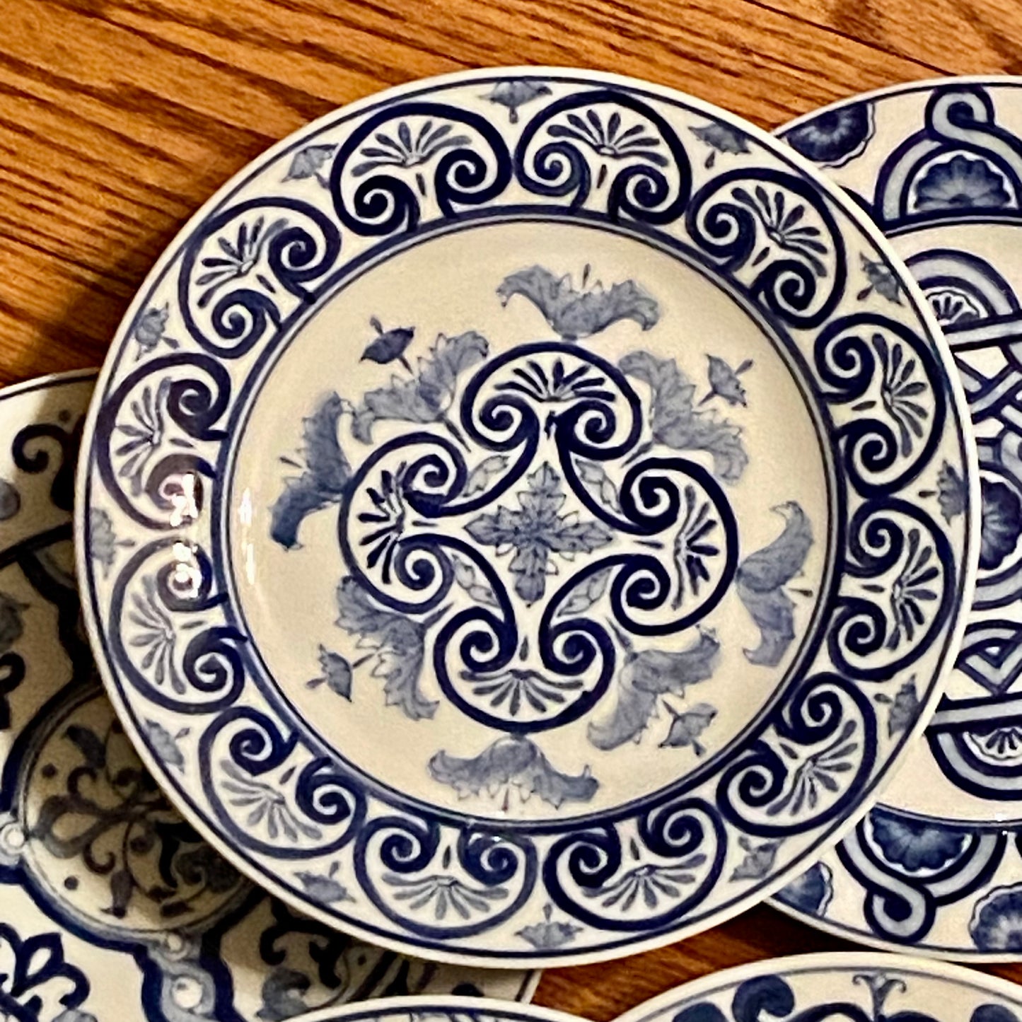 Set of 6 vintage blue & white designer geometric fretwork salad plates