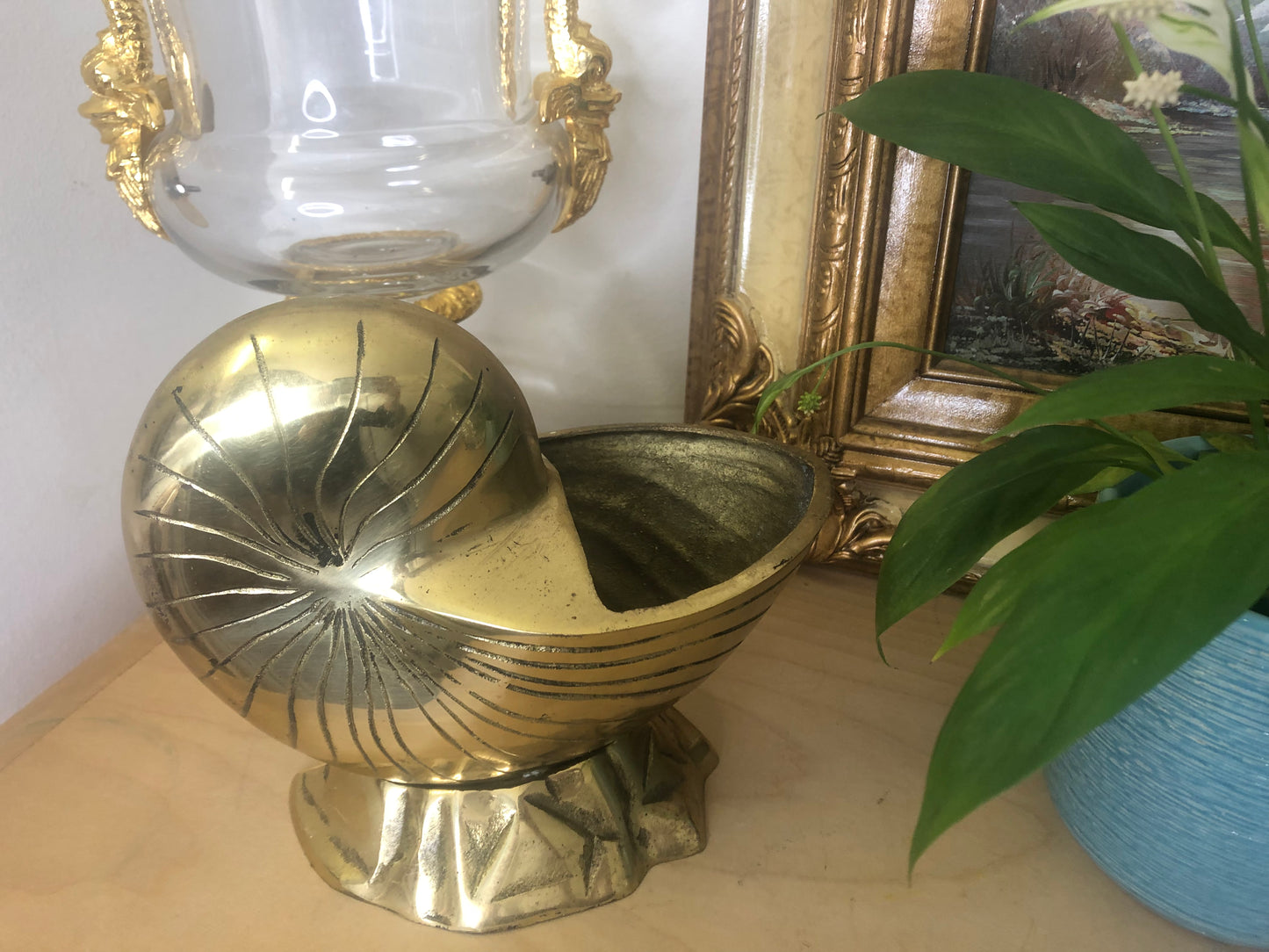 Gorgeous Hollywood Regency Brass Shell Planter- Excellent Condition!