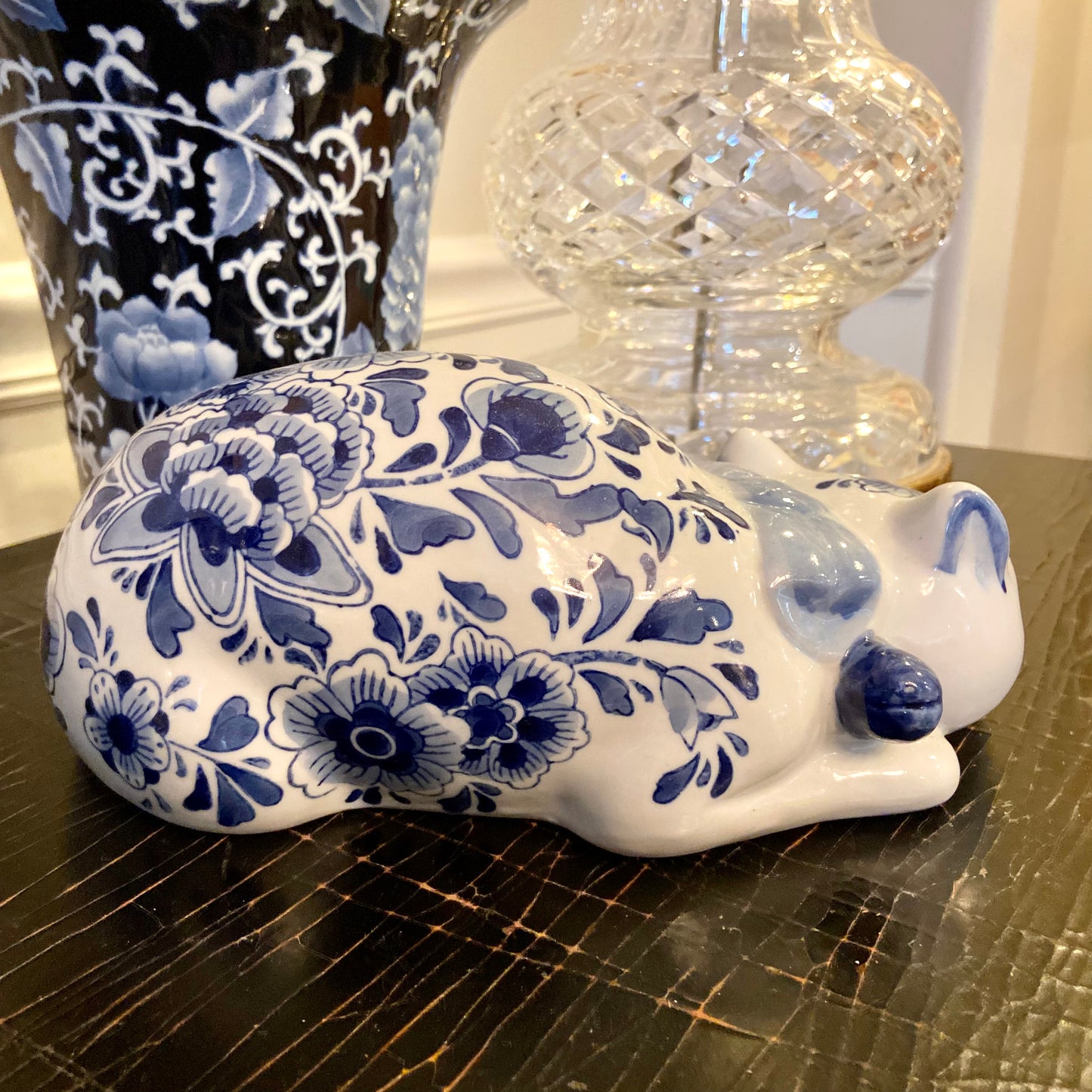 Vintage blue & white chinoiserie large laying down  kitty cat statue