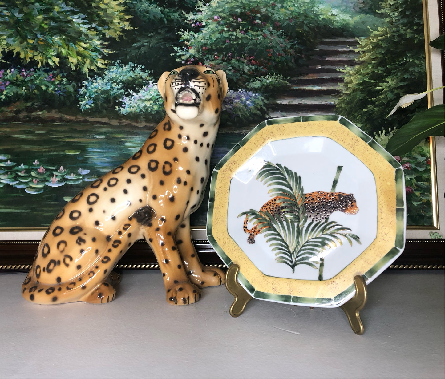 Beautiful Handpainted Jaguar Decorative Plate - Excellent condition!