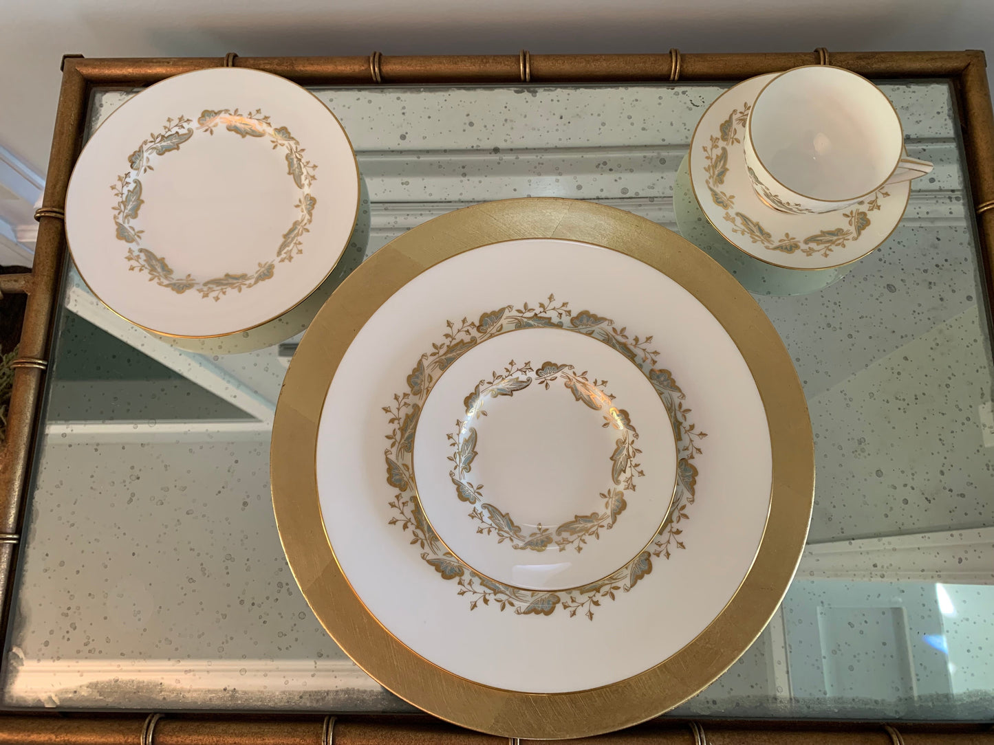 Set (35 pieces) of Minton Corinthian Bone China Made in England - Excellent!