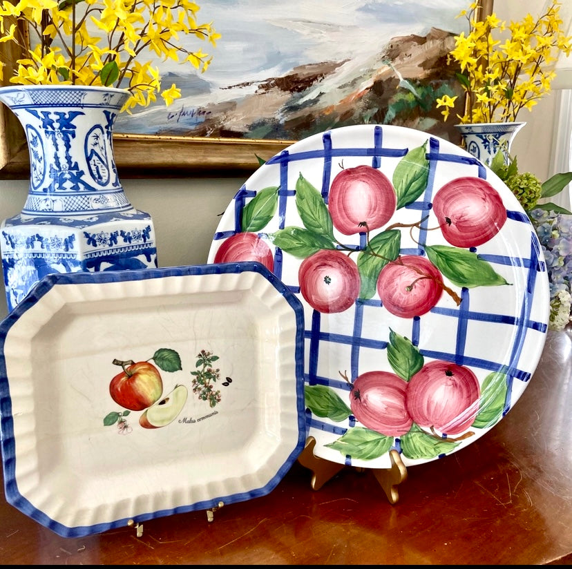 Set of 2 Vintage ceramic fruit platters.