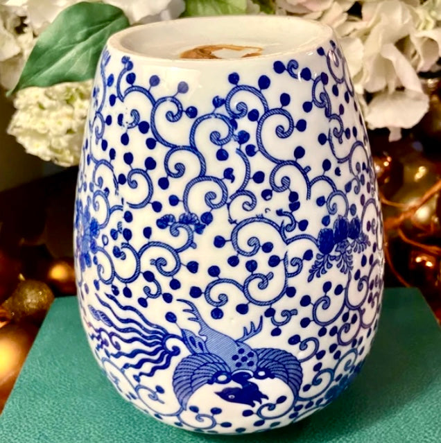 Vintage blue & white chinoiserie porcelain ginger jar.