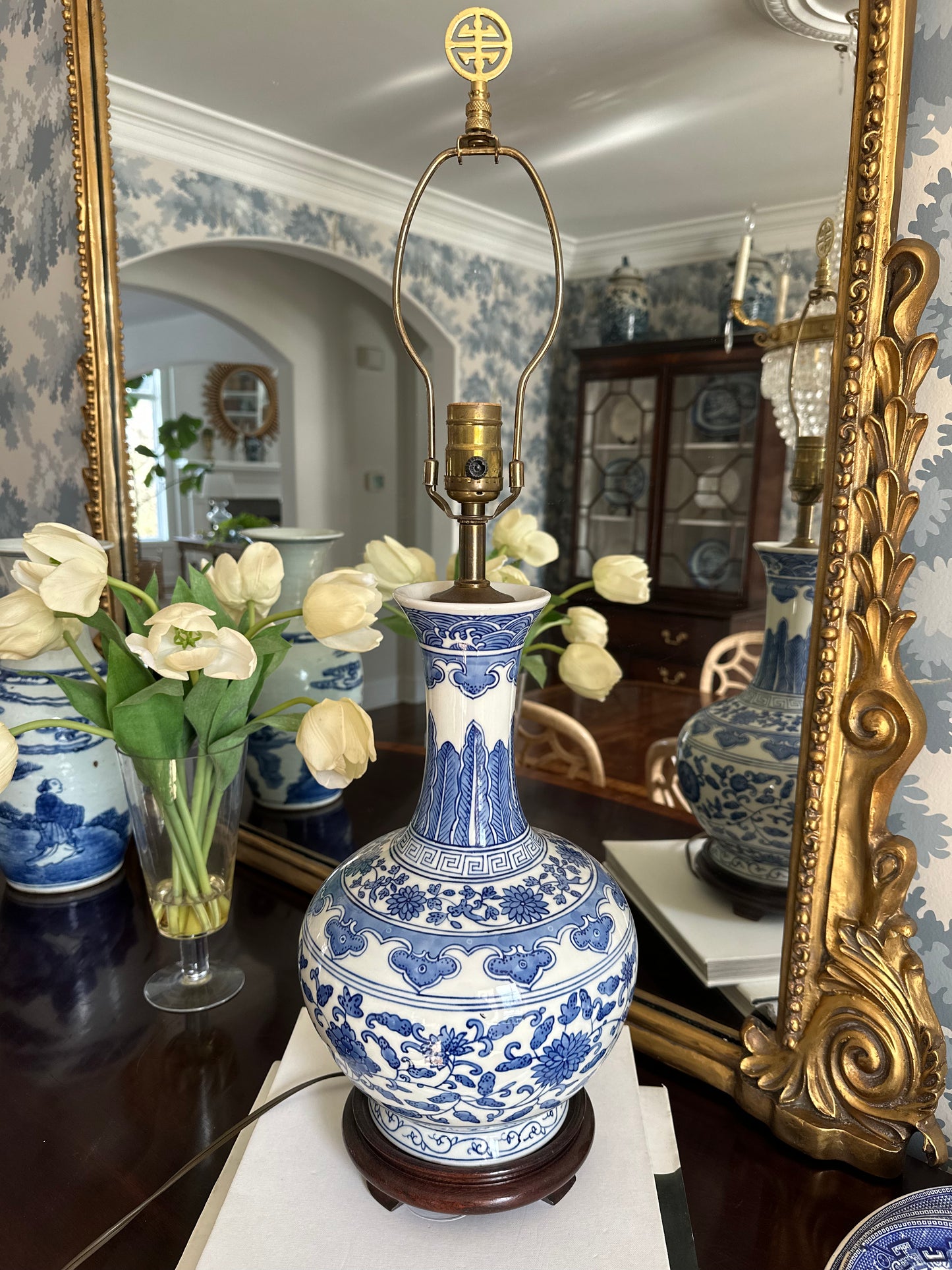 Fabulous Vintage Blue & White Chinese Lamp w Wood Base