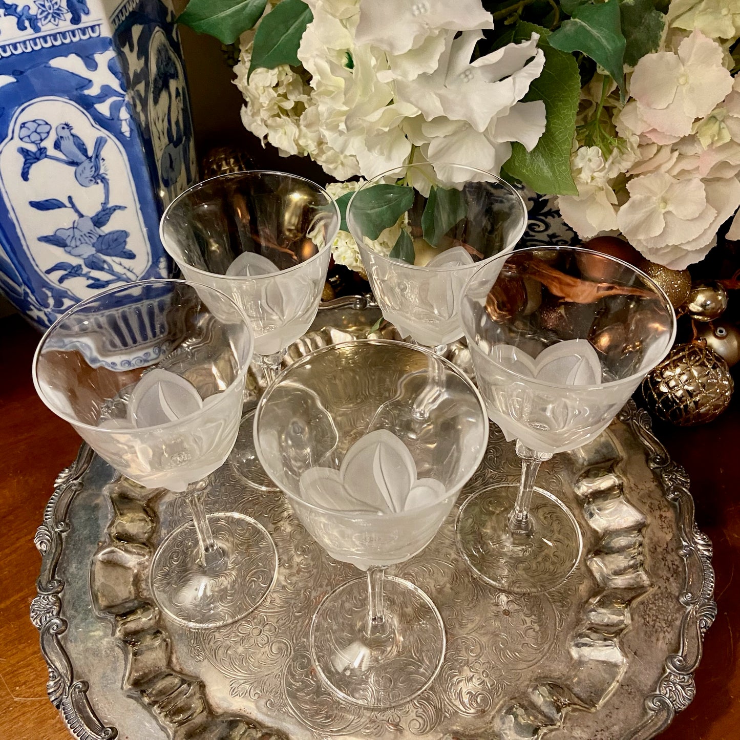 Set of 5 frosted tulip vintage stemware glasses