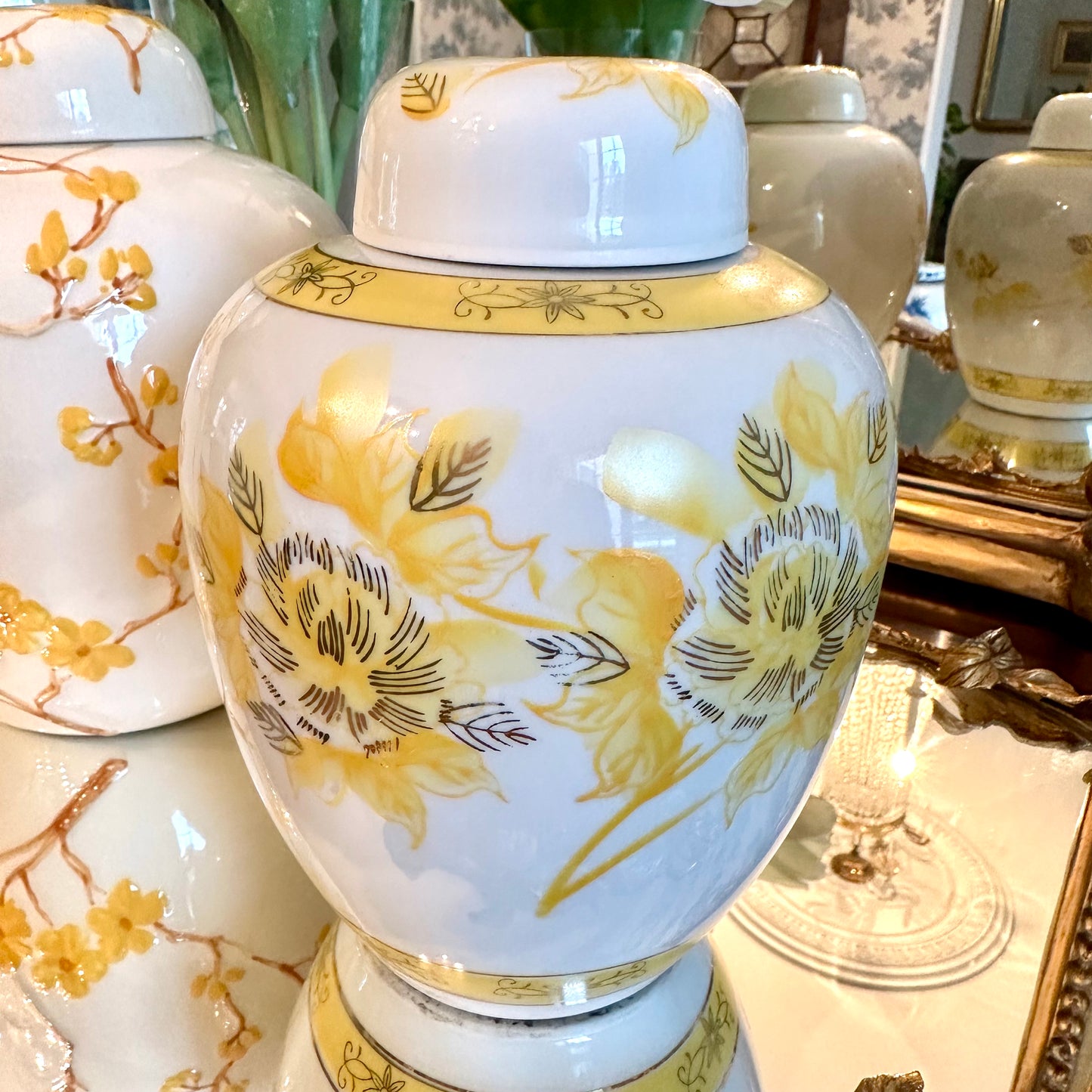 Pretty Vintage Chinese Ginger Jar Yellow White Florals
