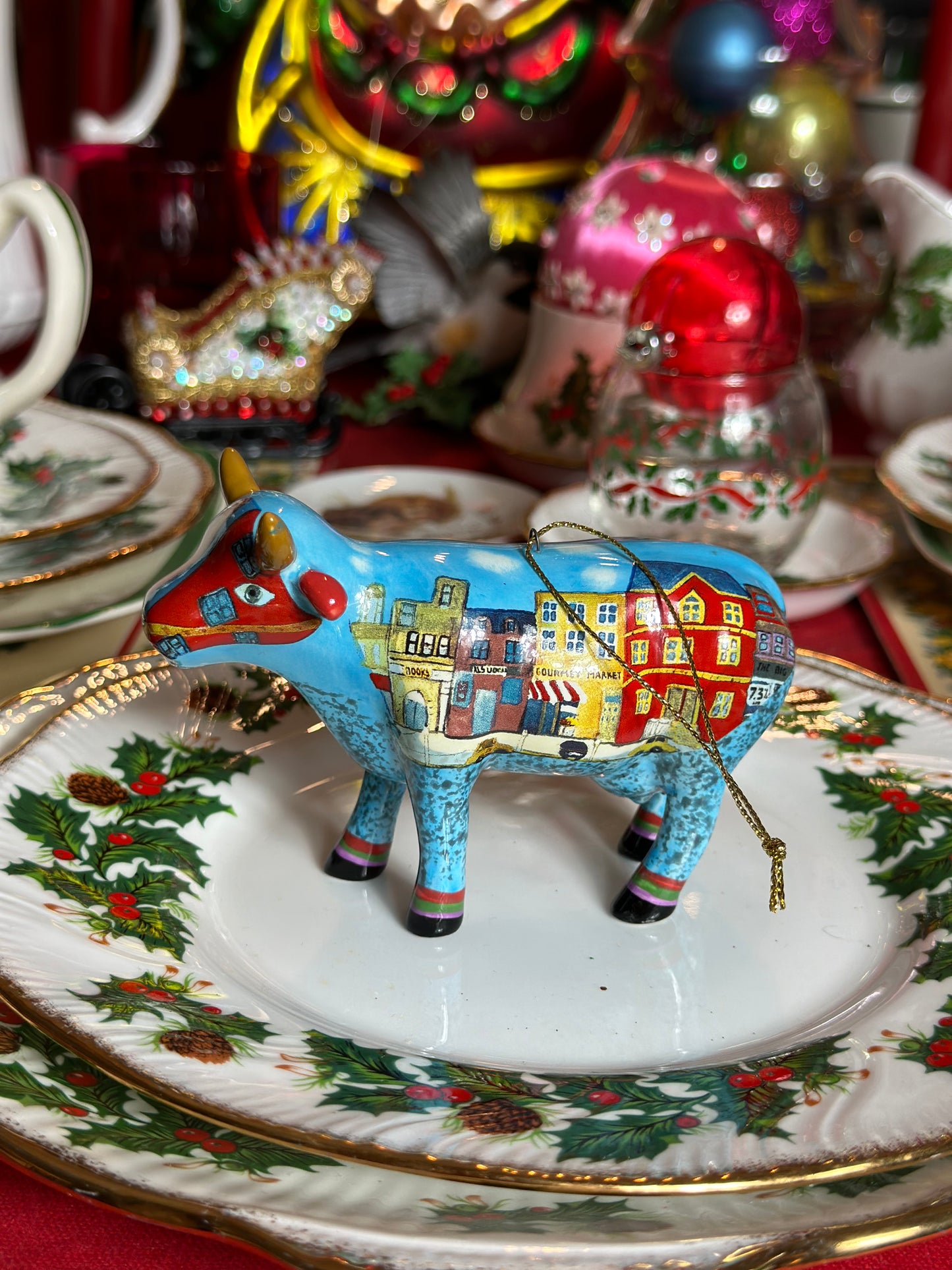 Ceramic, cow parade: A Moo York Neighborhood