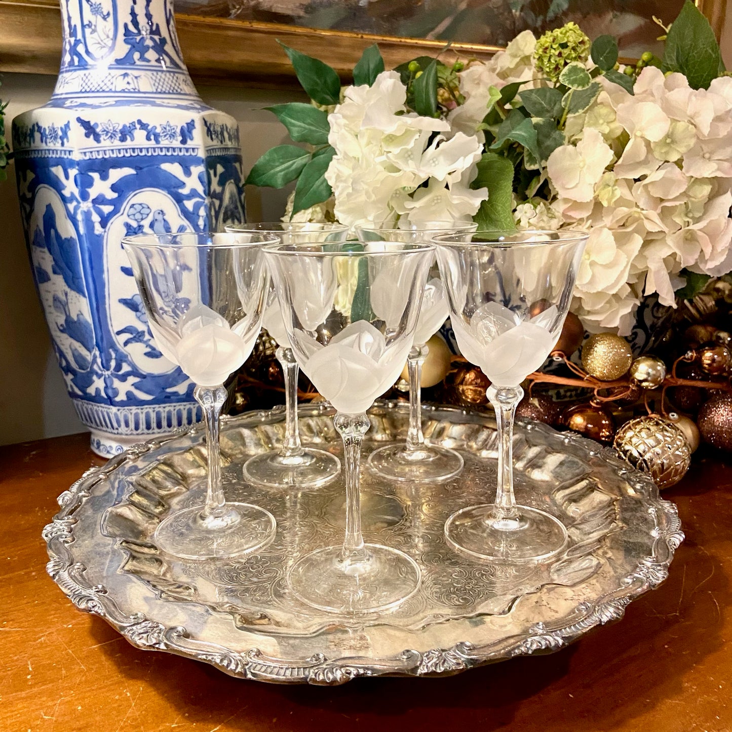 Set of 5 frosted tulip vintage stemware glasses