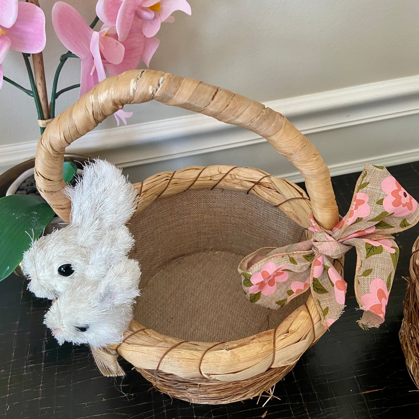 Set of 2 vintage rattan woven Easter baskets with bunny rabbits and bows.